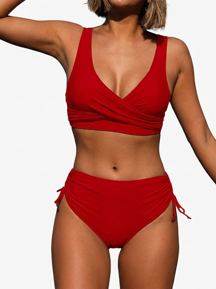 Ensemble bikini deux pièces Moni, portée à la plage – Valloro Paris