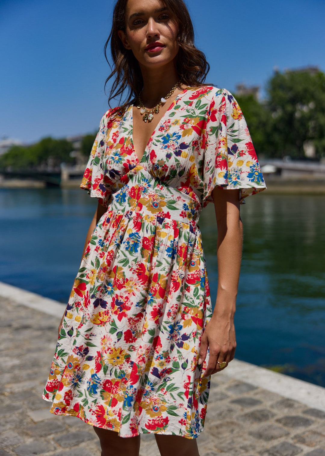 Robe féminine aux lignes délicates Sirine, vue de dos – Valloro Paris