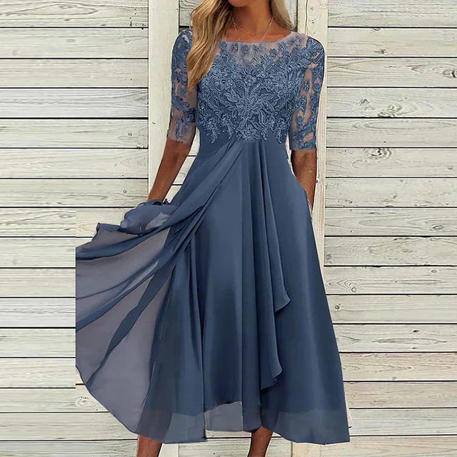 Robe de soirée élégante en dentelle et chiffon Seraphina, vue de face – Valloro Paris