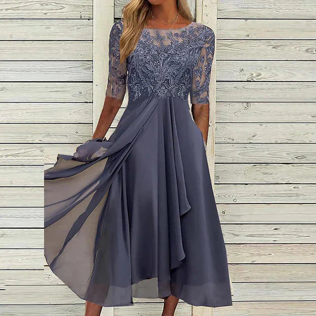 Robe de soirée élégante en dentelle et chiffon Seraphina, vue de dos – Valloro Paris