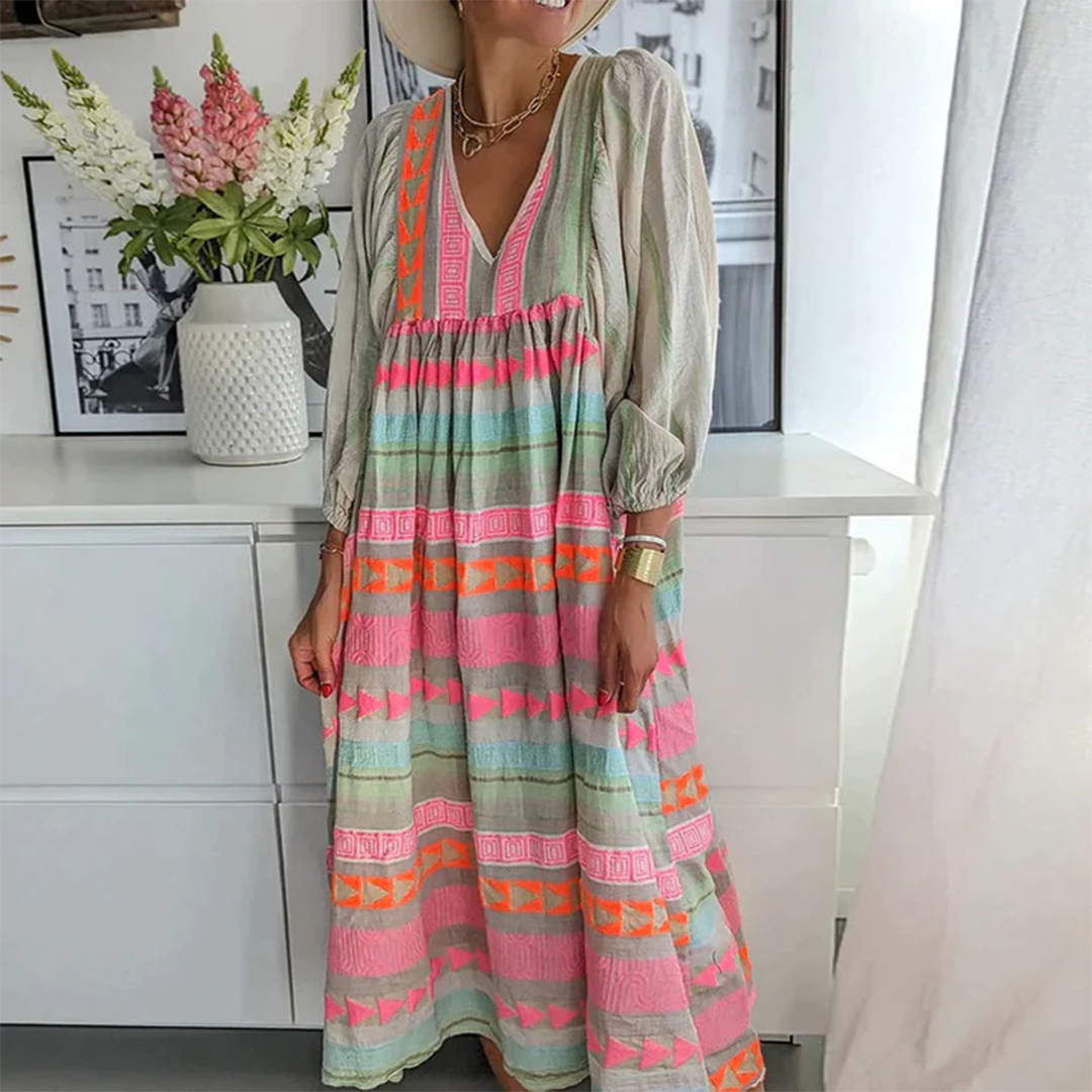 Robe boho confortable Jessenia, portée en situation – Valloro Paris