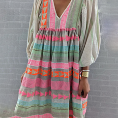 Robe boho confortable Jessenia, vue de profil – Valloro Paris