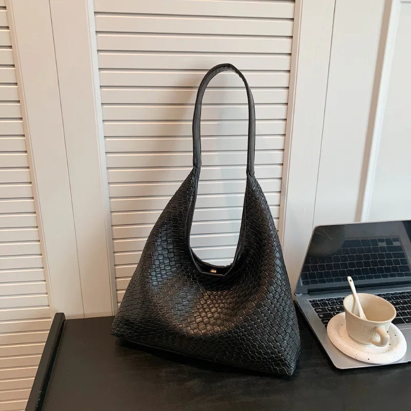 Sac cabas tressé élégant pour femme Sandia, vue de face – Valloro Paris