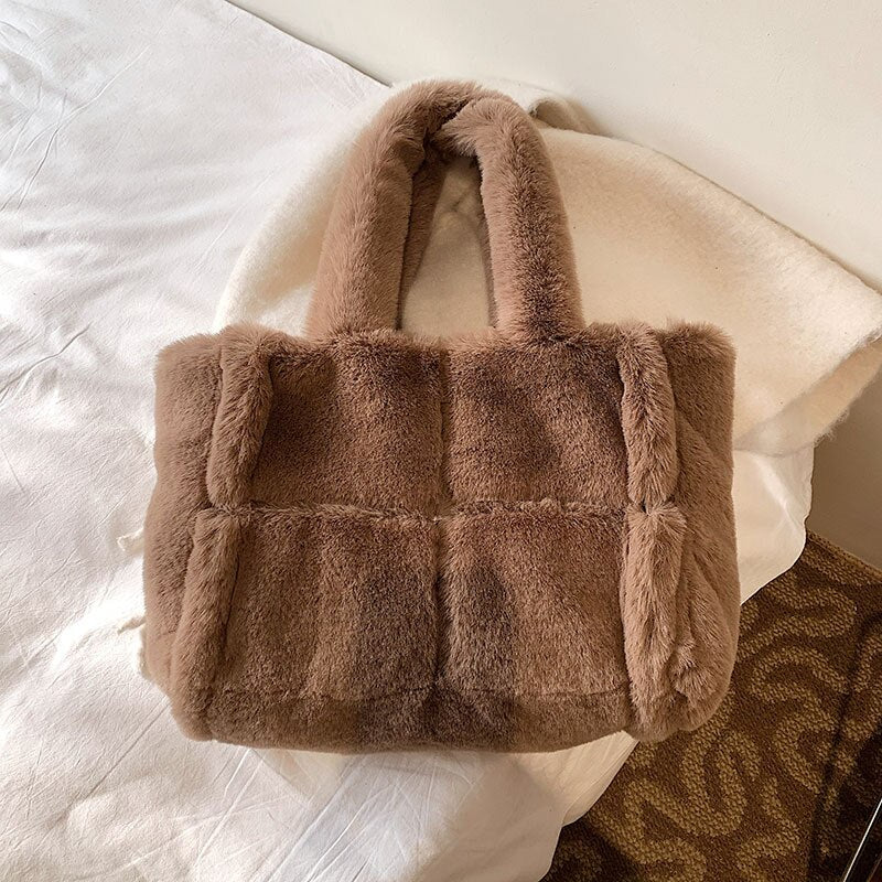 Sac à main effet peluche luxueux Dante, présentation du coloris – Valloro Paris