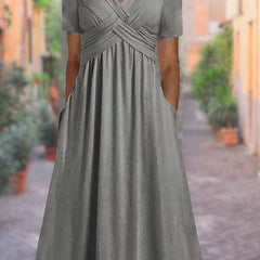 Robe maxi élégante avec détail croisé Selby, détail du motif – Valloro Paris