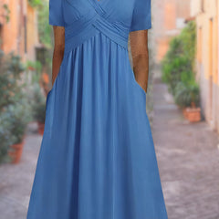 Robe maxi élégante avec détail croisé Selby, vue de profil – Valloro Paris
