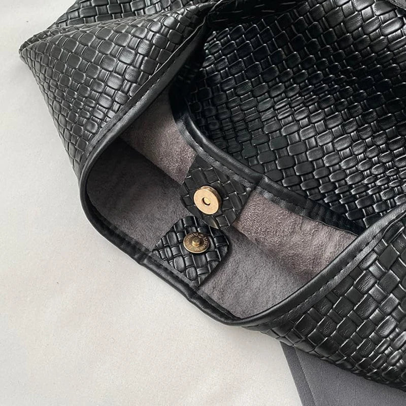Sac cabas tressé élégant pour femme Sandia, détail des anses – Valloro Paris