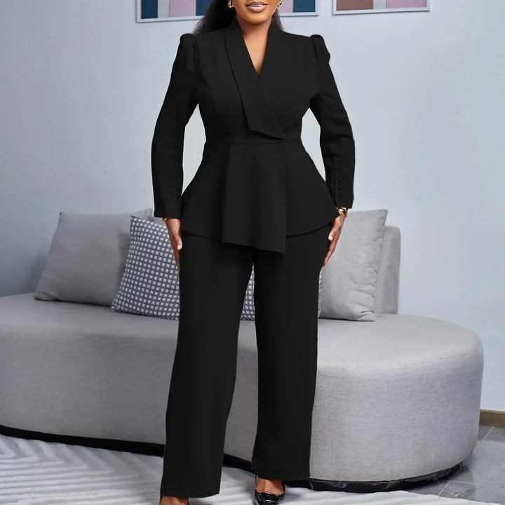 Tailleur peplum sculptural Kylie, mise en situation estivale – Valloro Paris