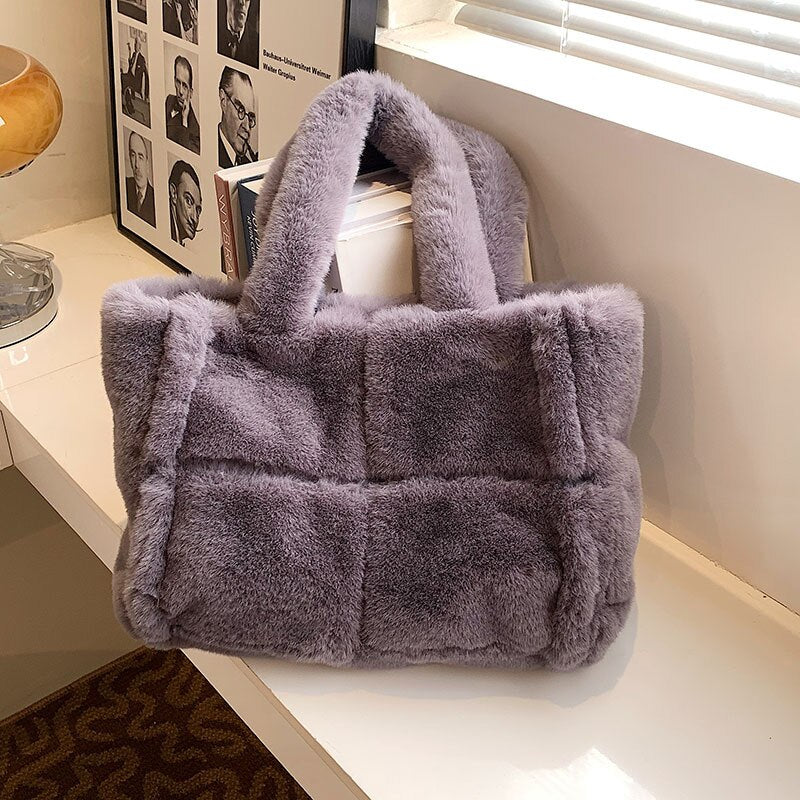 Sac à main effet peluche luxueux Dante, vue rapprochée – Valloro Paris