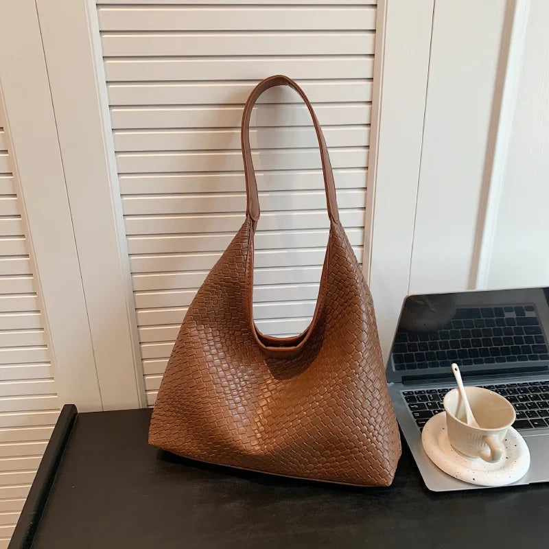 Sac cabas tressé élégant pour femme Sandia, vue de profil – Valloro Paris