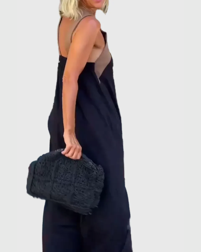 Robe maxi fluide et élégante Elena, portée en situation – Valloro Paris