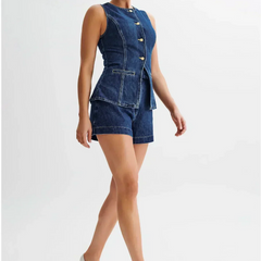 Ensemble denim deux pièces structuré Luna, portée en situation – Valloro Paris