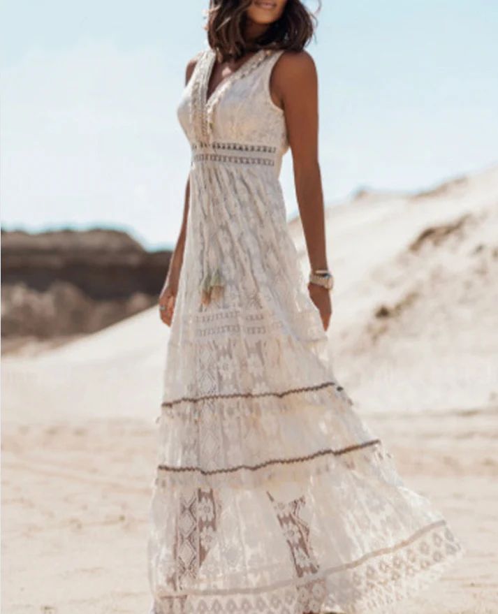 Robe boho fluide et féminine Allison, portée en situation – Valloro Paris