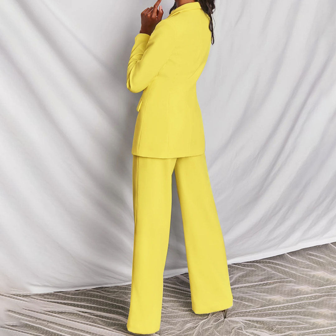 Ensemble tailleur blazer et pantalon chic Hayley, portée en situation – Valloro Paris