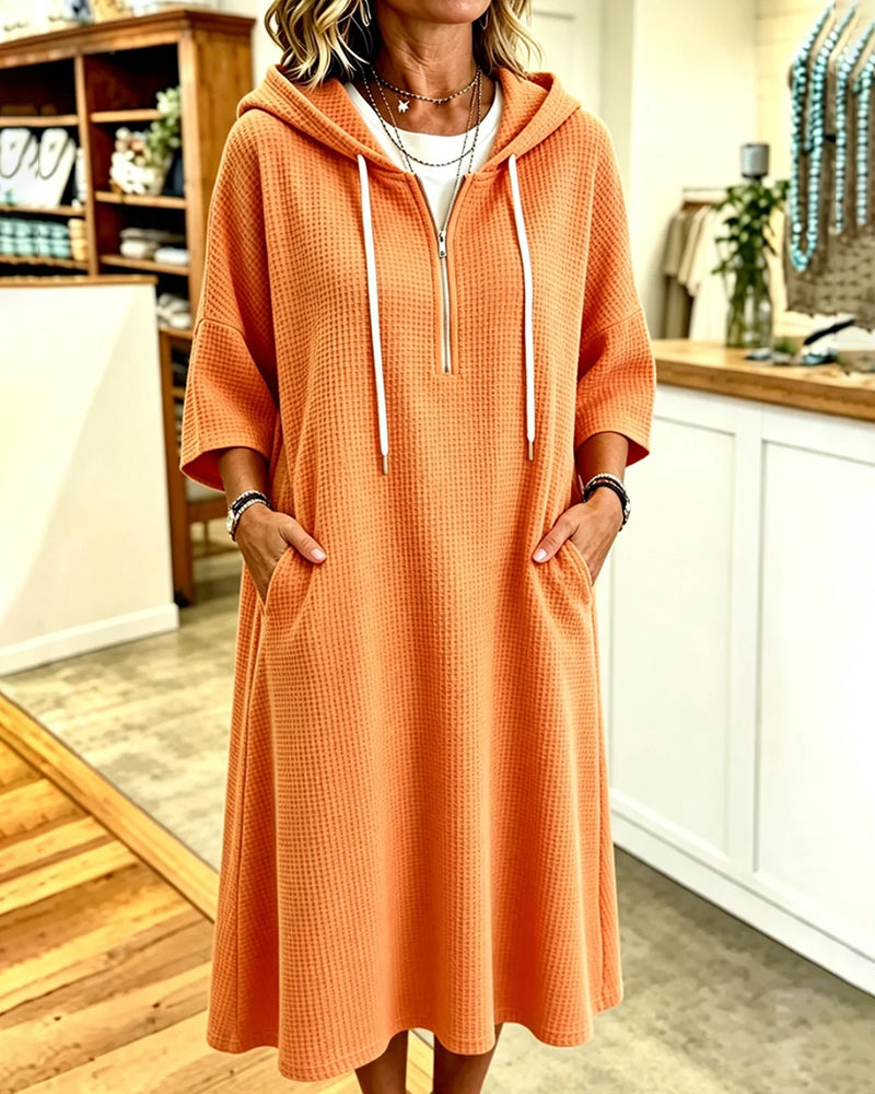Robe à capuche gaufrée à fermeture éclair et manches trois-quarts