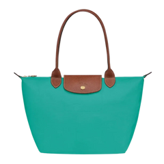 Cabas pliable en nylon à détails cuir Grand Sac Turquoise, porté à l’épaule – Valloro Paris