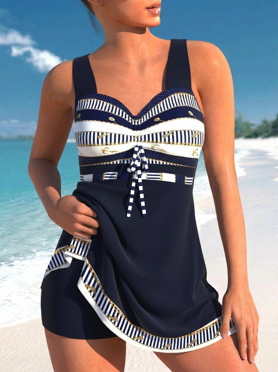 Maillot de bain une pièce marin élégant Mercedes, portée à la plage – Valloro Paris