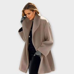 Manteau d'hiver oversize à large col Maria, détail du tissu – Valloro Paris