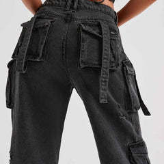 Pantalon cargo en denim premium Brooklyn, portée en situation – Valloro Paris