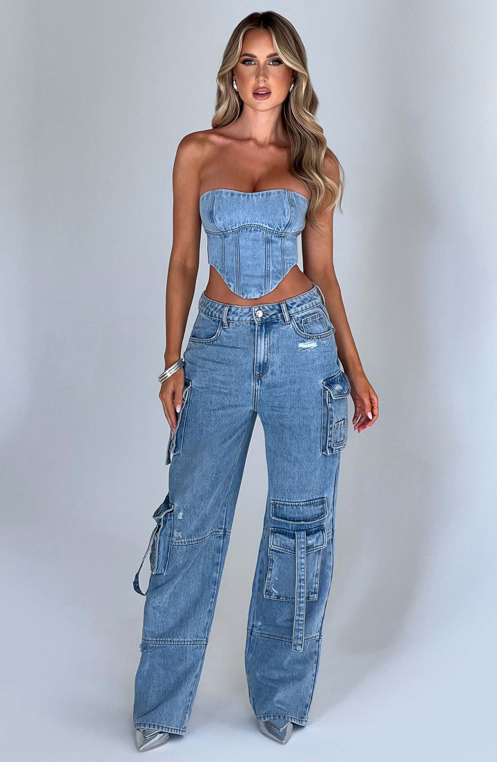 Pantalon cargo en denim premium Brooklyn, gros plan sur la coupe – Valloro Paris
