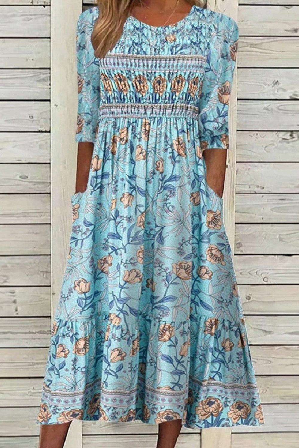 Robe fluide à imprimé pétales Aphra, vue de face – Valloro Paris