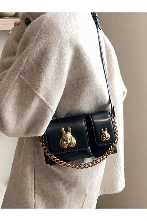 Sac baguette noir à breloque écureuil Suzon, vue de dos – Valloro Paris