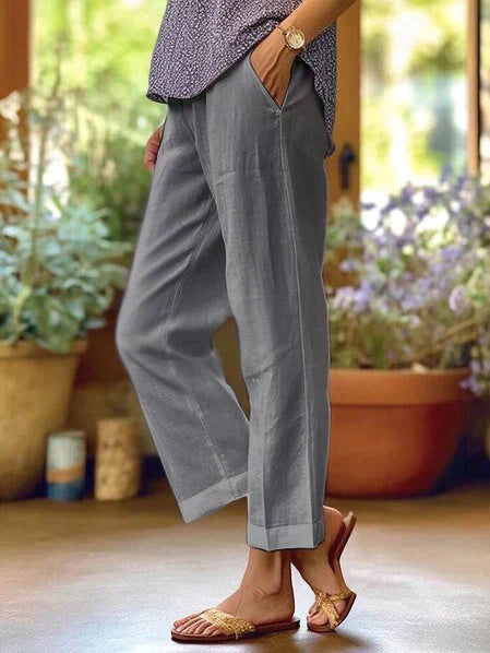 Pantalon d'été fluide effet lin Dolce, portée en situation – Valloro Paris