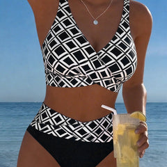 Maillot de bain croisé à motif diamant Camille, détail du tissu – Valloro Paris
