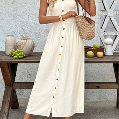 Robe smockée à bretelles nouées Honorine, portée en situation – Valloro Paris