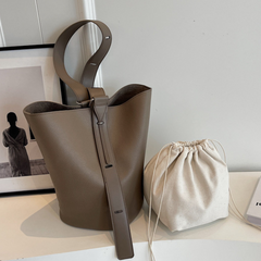 Sac à bandoulière Sola, vue de profil – Valloro Paris
