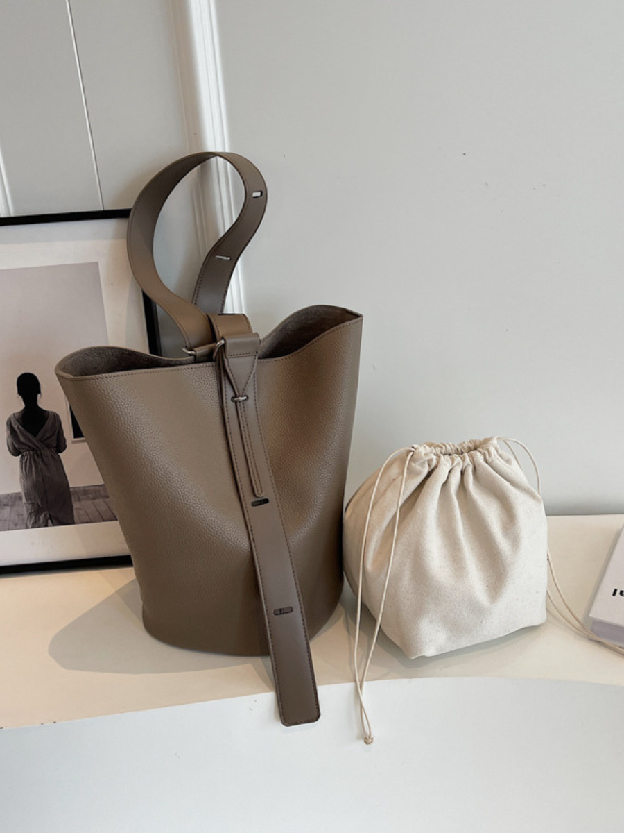 Sac à bandoulière Sola, vue de profil – Valloro Paris
