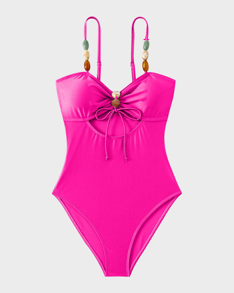 Maillot de bain satiné à perles et découpes Salomé, portée à la plage (photo 15) – Valloro Paris