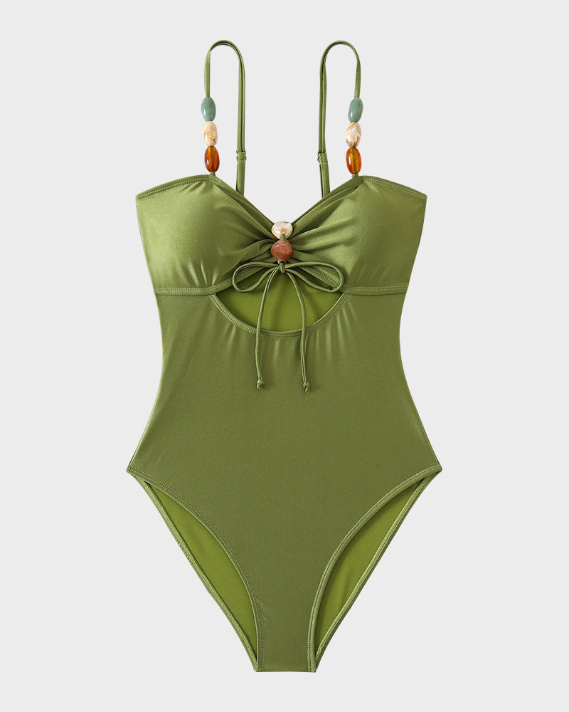 Maillot de bain satiné à perles et découpes Salomé, gros plan sur la coupe – Valloro Paris