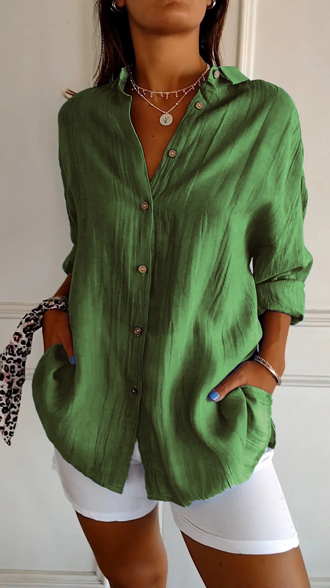 Chemisier chic texturé pour femme Aliah, détail du motif – Valloro Paris