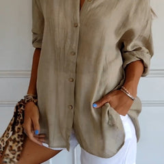 Chemisier chic texturé pour femme Aliah, portée en situation – Valloro Paris