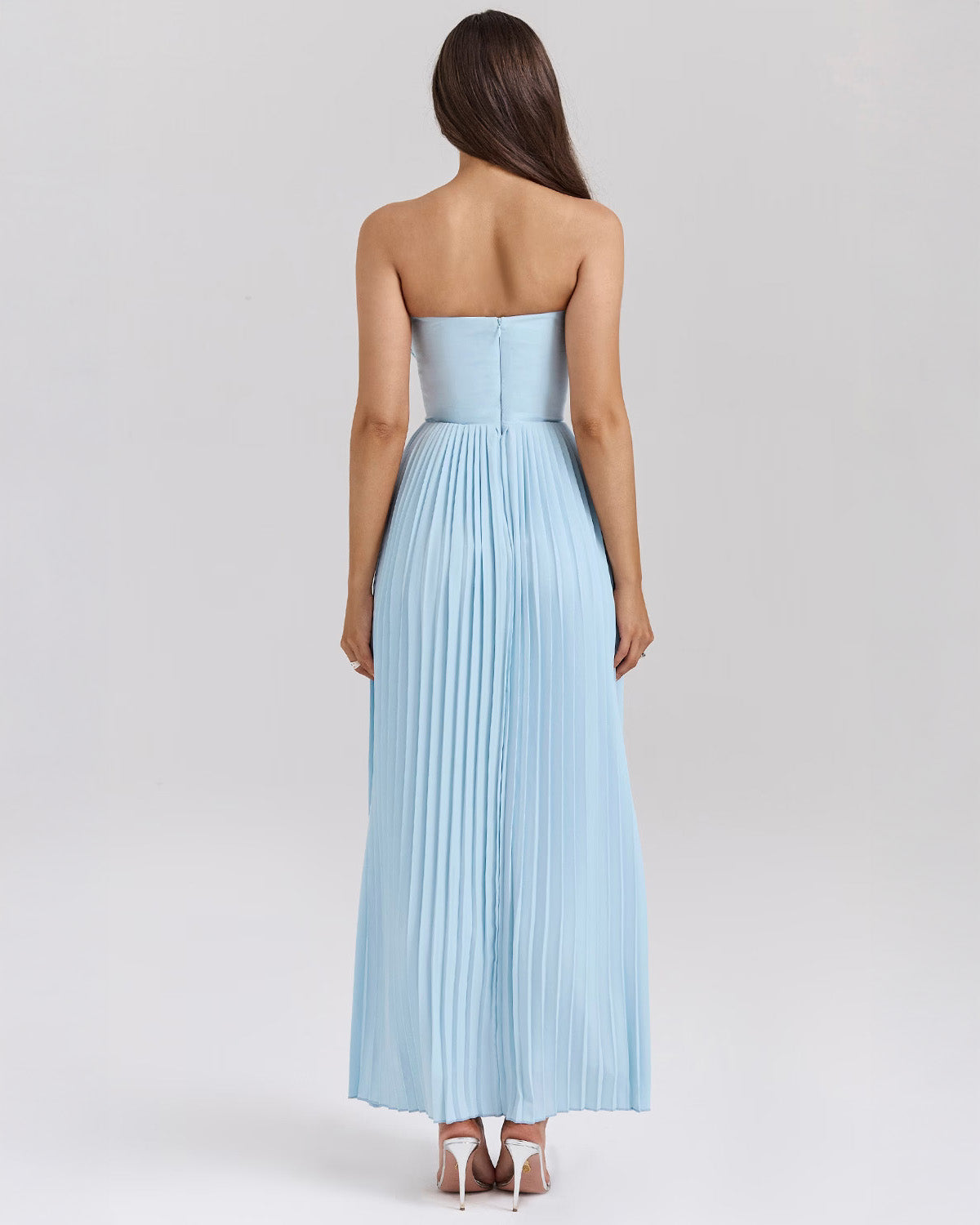 Robe longue fluide et élégante Siena, gros plan sur la coupe – Valloro Paris