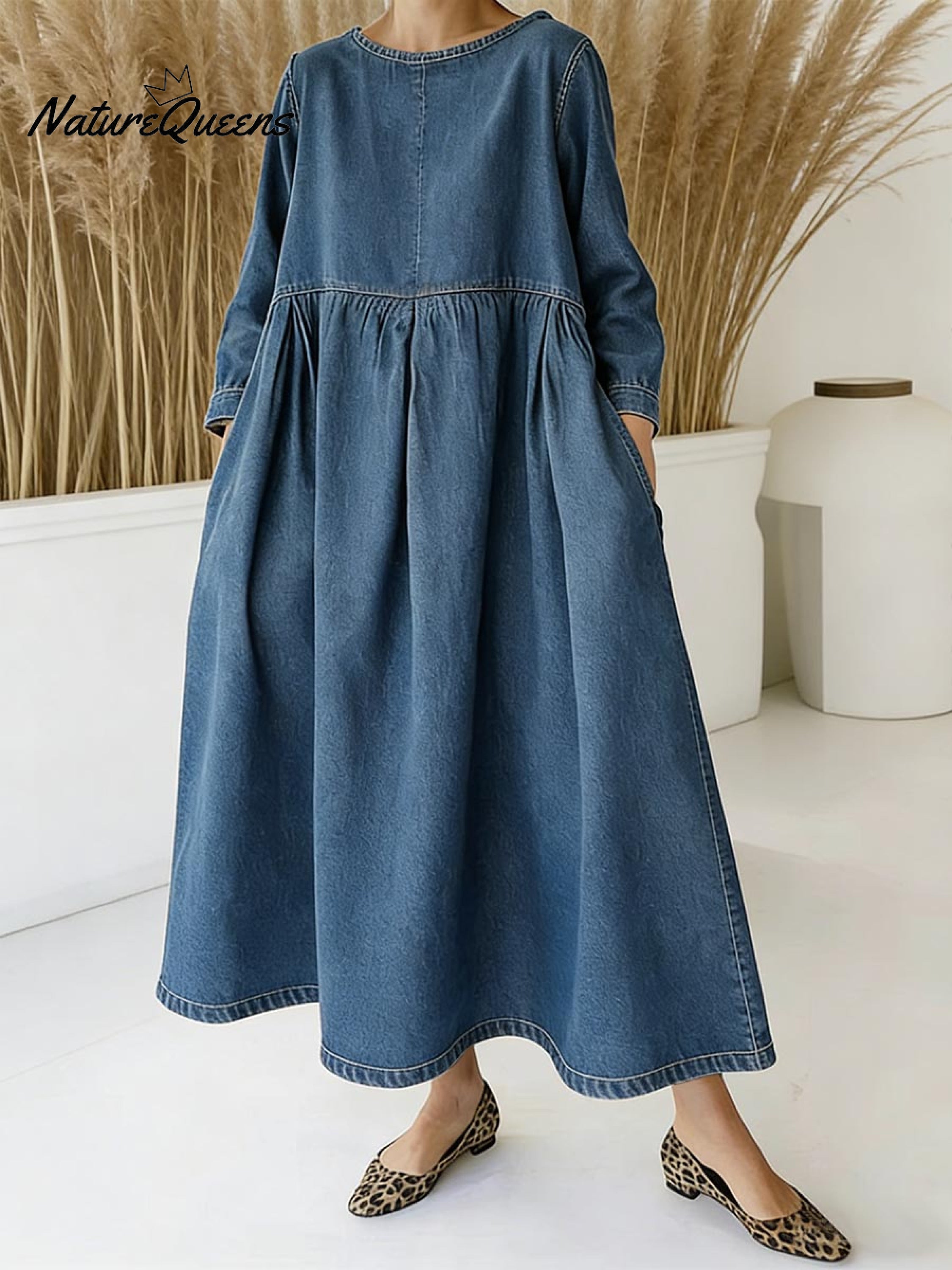 Robe maxi en denim décontractée à coupe large Skylar, vue de face – Valloro Paris