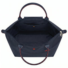 Cabas pliable en nylon à détails cuir Grand Sac Bleu Marine, détail des anses – Valloro Paris