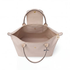 Cabas pliable en nylon à détails cuir Grand Sac Beige, détail des anses – Valloro Paris