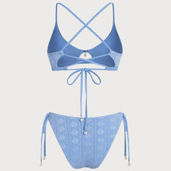 Bikini triangle bleu à imprimé floral Violette, vue complète du modèle – Valloro Paris