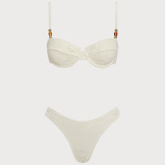 Ensemble bikini trois pièces blanc texturé Blanche, vue complète du modèle – Valloro Paris